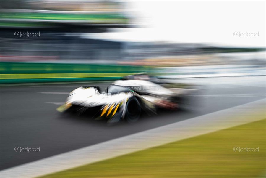 1/6ème de seconde — tirage d'art The Lions, filé d'une Hypercar aux 24 Heures du Mans